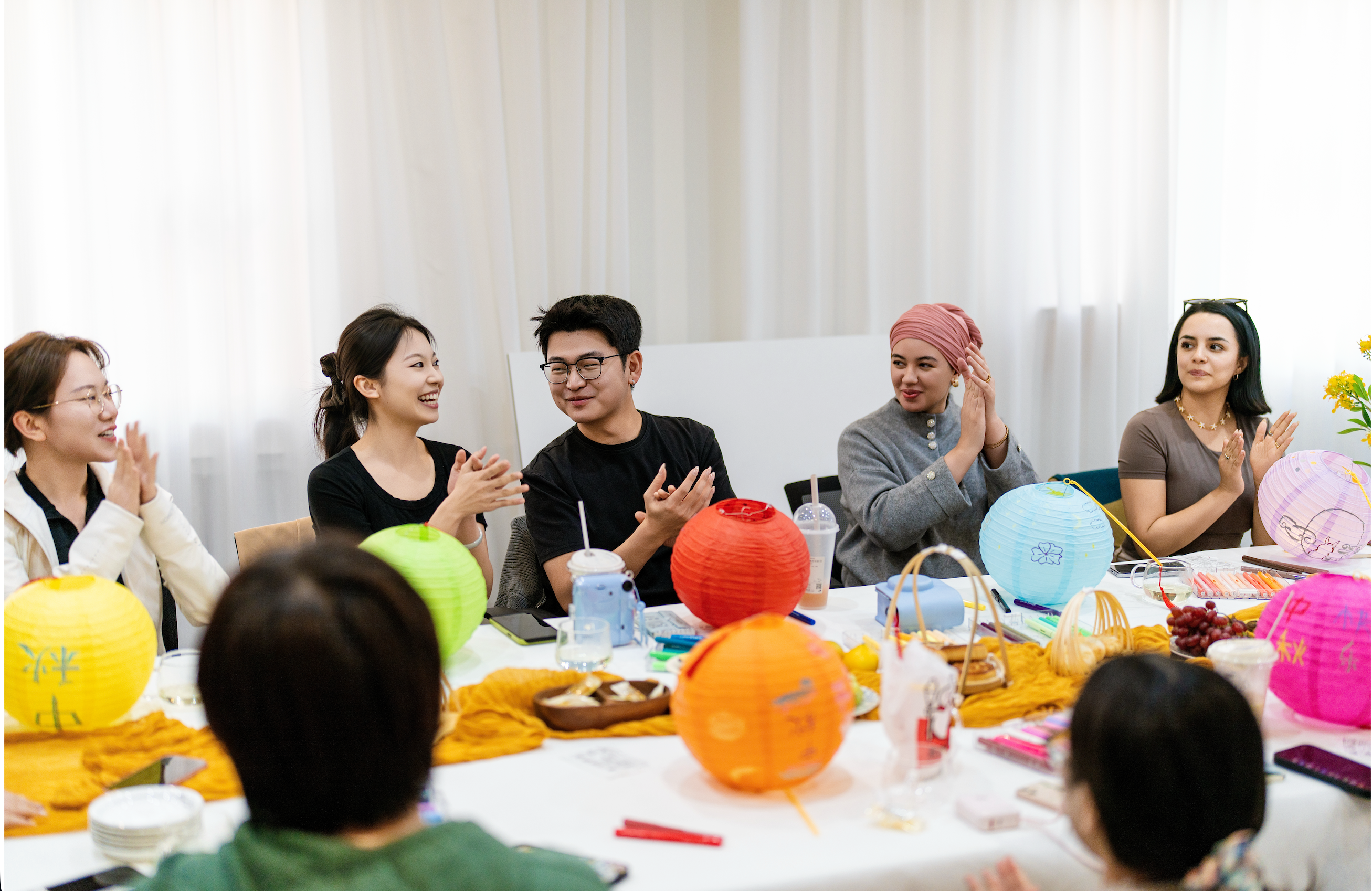 长春鑫源国际教育中秋怎么过?一场中外师生同做月饼、制花灯、猜灯谜、投壶的团圆活动 长春鑫源国际教育中秋怎么过?一场中外师生同做月饼、制花灯、猜灯谜、投壶的团圆活动